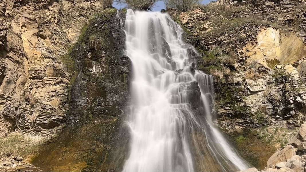 Karlar eridi Susuz Şelalesi’nde kartpostallık görüntüler oluştu - Resim: 17